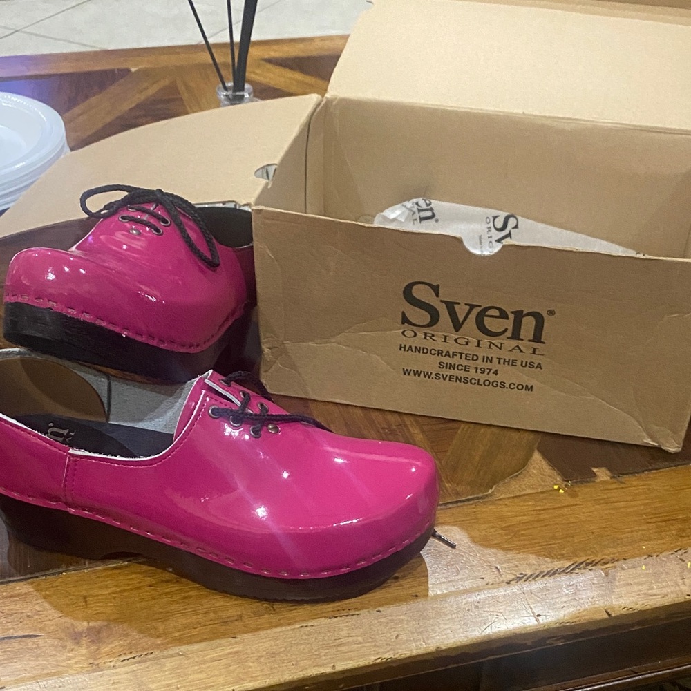 Sven Hot Pink Patent Lace-Up Clogs
